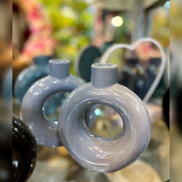 White Ceramic Donut Vase – Minimalist Hollow Round Flower Vase for Home Décor