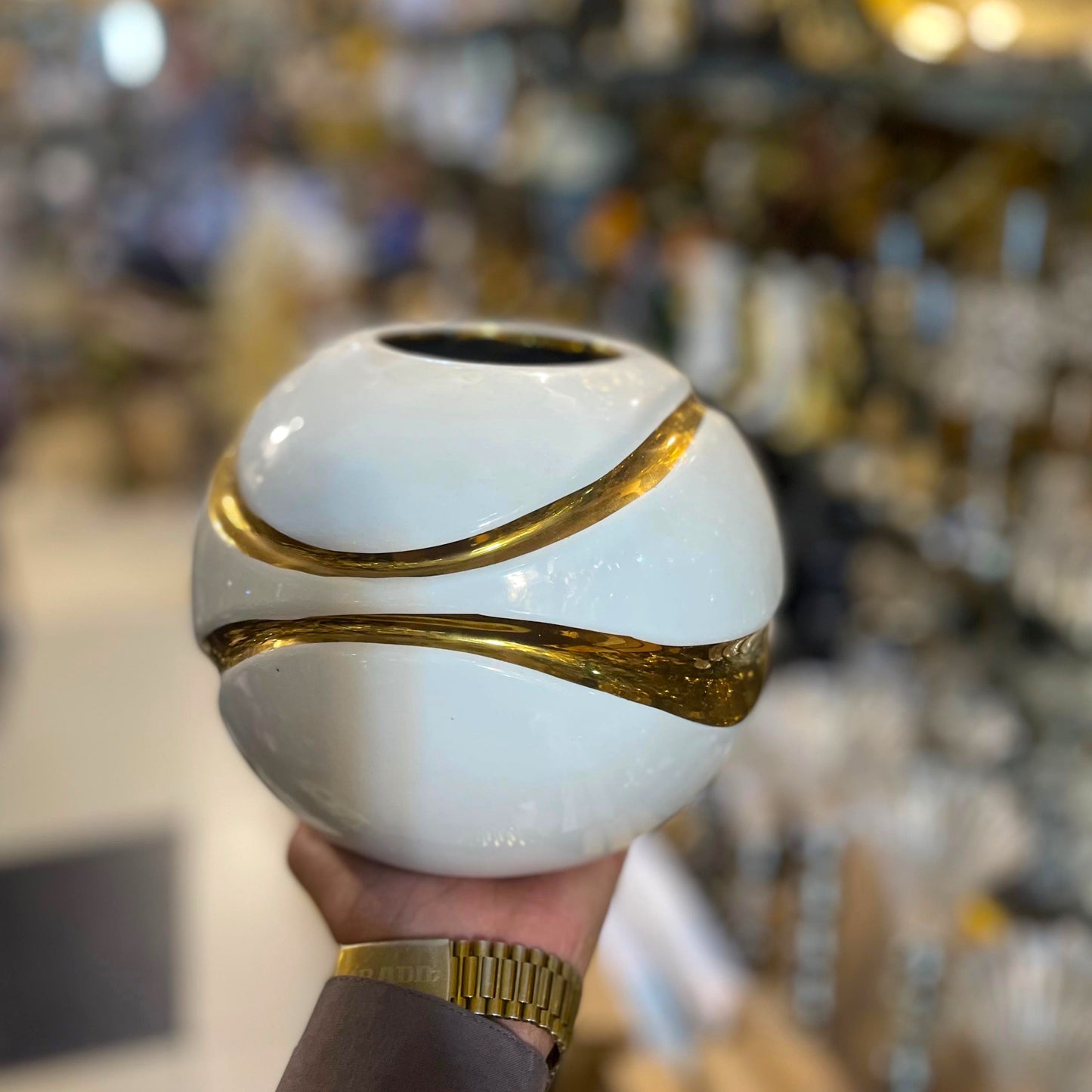 Modern Nordic Round Ceramic Vase White & Gold Decorative Porcelain Flower Pot for Living Room & Table Decor