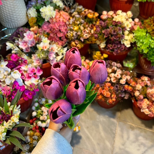 10 Piece High Quality Rubber Tulip Flower Bunch Premium Vase & Backdrop Decor